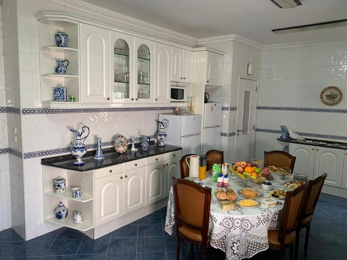Lar Dois Coracoes Hostel Alges Ngoại thất bức ảnh