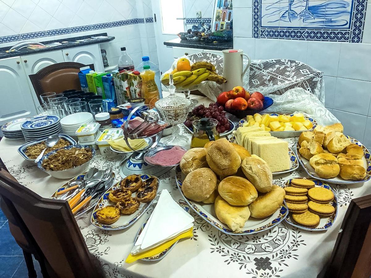 Lar Dois Coracoes Hostel Alges Ngoại thất bức ảnh