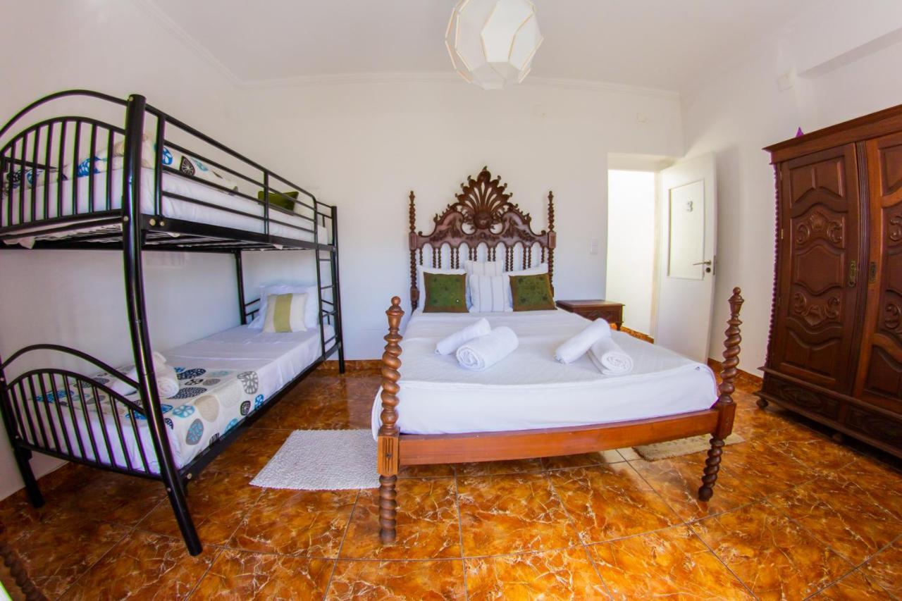 Lar Dois Coracoes Hostel Alges Ngoại thất bức ảnh