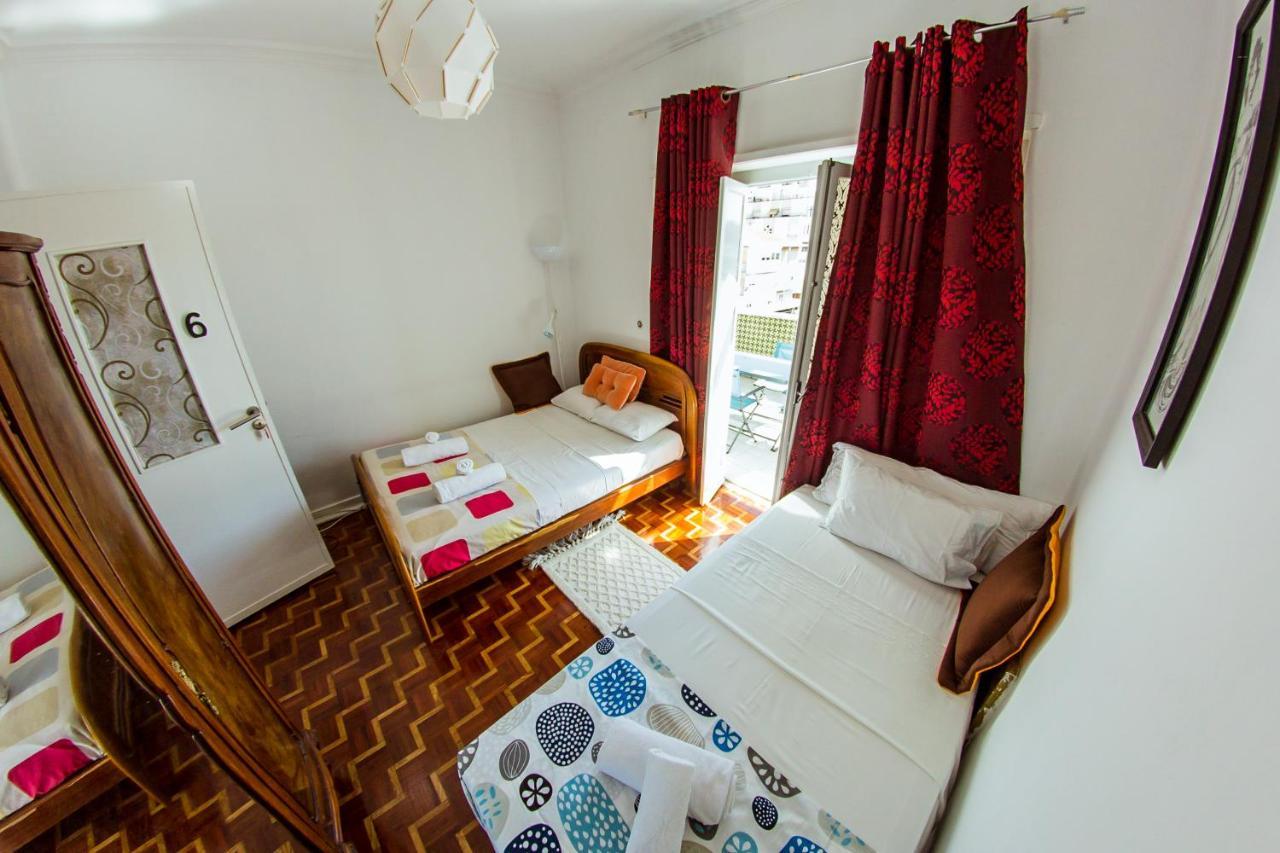 Lar Dois Coracoes Hostel Alges Ngoại thất bức ảnh
