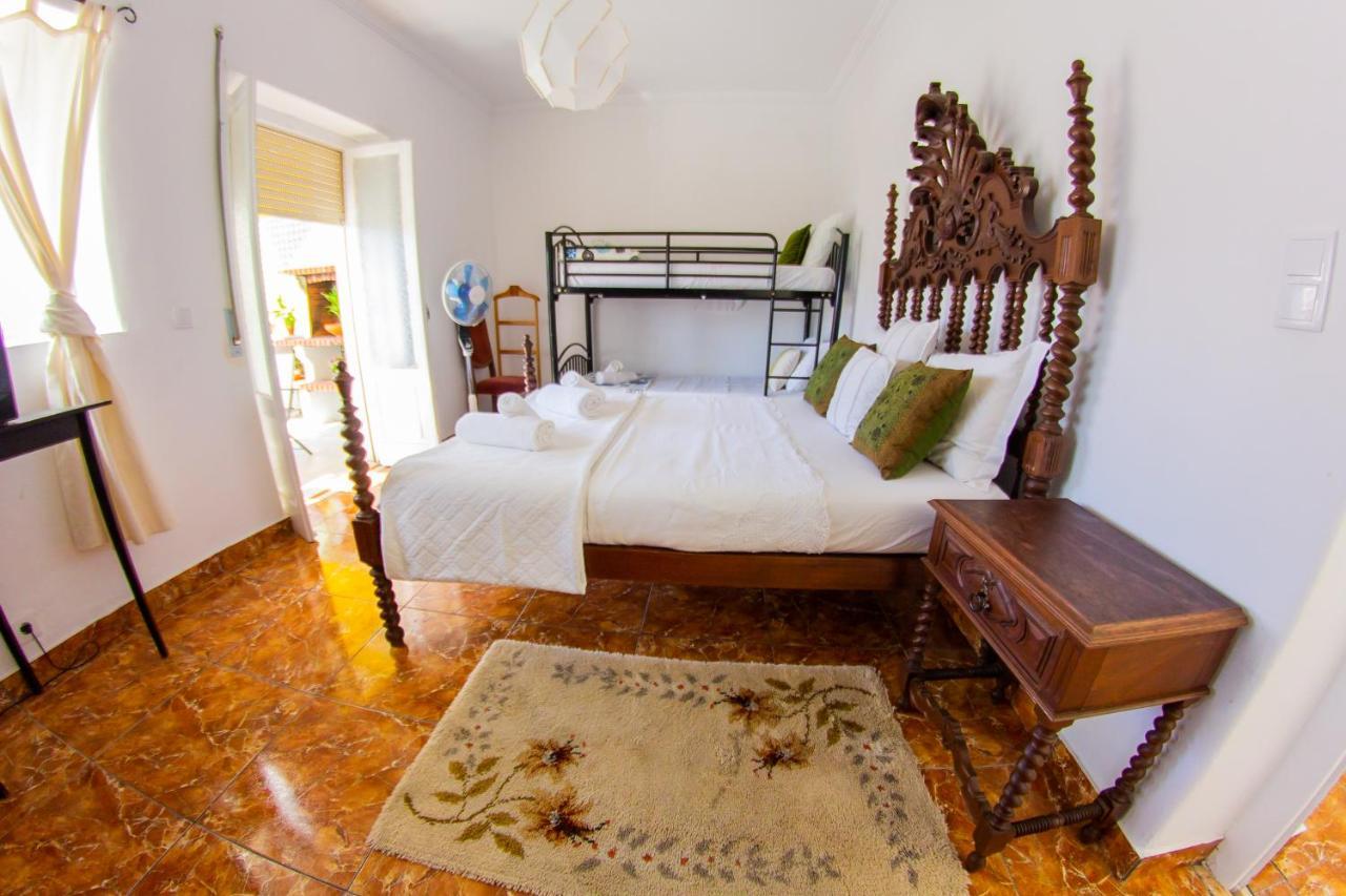 Lar Dois Coracoes Hostel Alges Ngoại thất bức ảnh