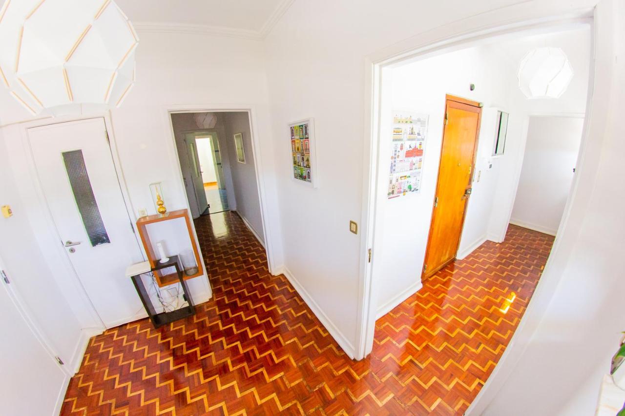 Lar Dois Coracoes Hostel Alges Ngoại thất bức ảnh
