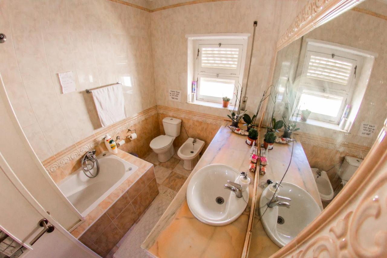 Lar Dois Coracoes Hostel Alges Ngoại thất bức ảnh
