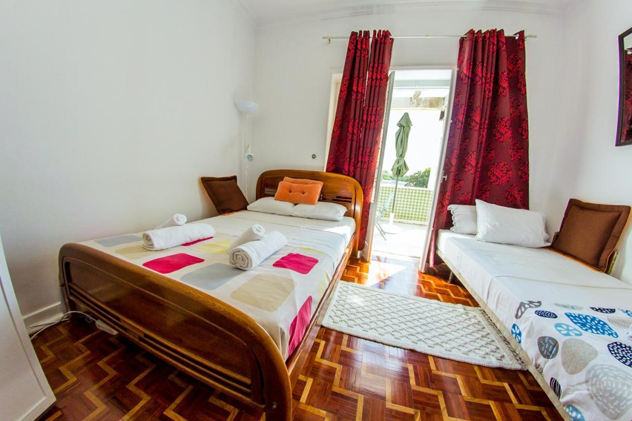 Lar Dois Coracoes Hostel Alges Ngoại thất bức ảnh