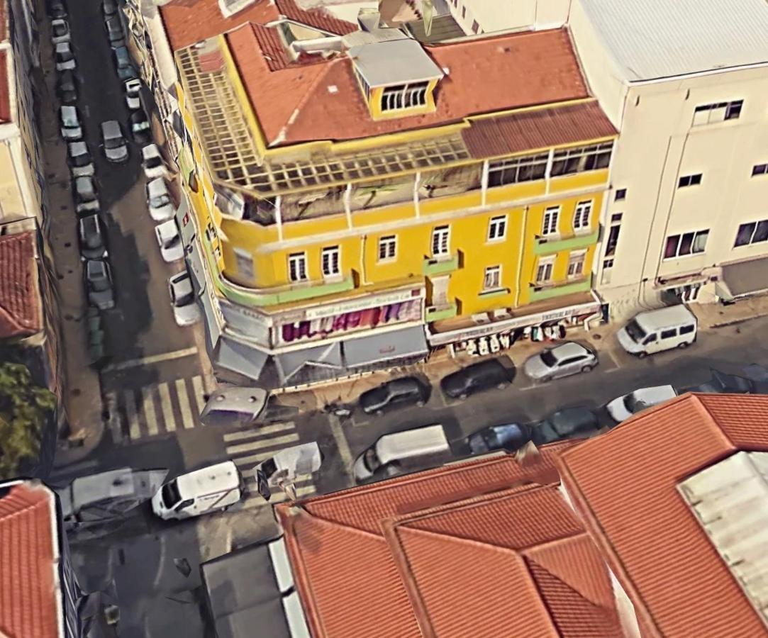 Lar Dois Coracoes Hostel Alges Ngoại thất bức ảnh